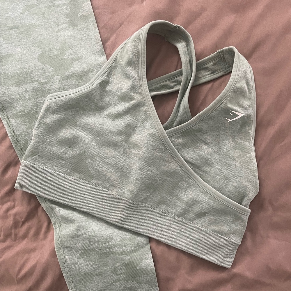 Gym shark Camo seamless sports bra